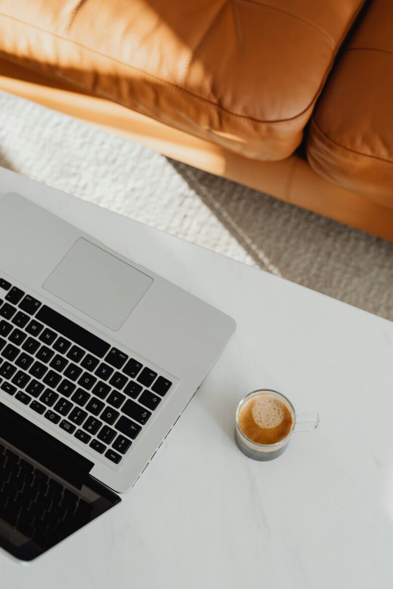 Shopify e-poe tegemine – kellele Shopify sobib ja miks see on 2025. aastal üks tugevamaid platvorme