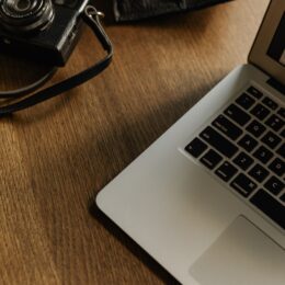 E-poe tegemise hind – mis tegelikult mõjutab maksumust? (2025)